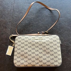 Michael Kors New ew crossbody bag signature print